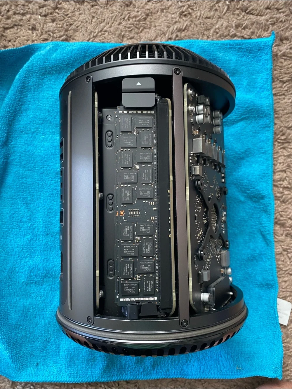 Apple (Late 2013) Mac Pro A1481 or Trash can - no HD SSD
